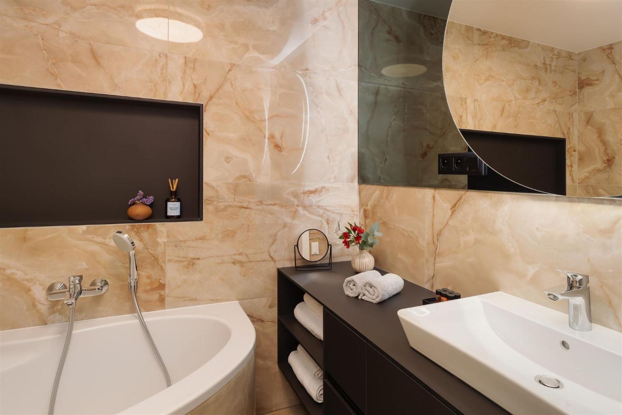Luxury Sunny Home - Garage Parking, Metro, Balcony, Ps5 With Games Prague Extérieur photo