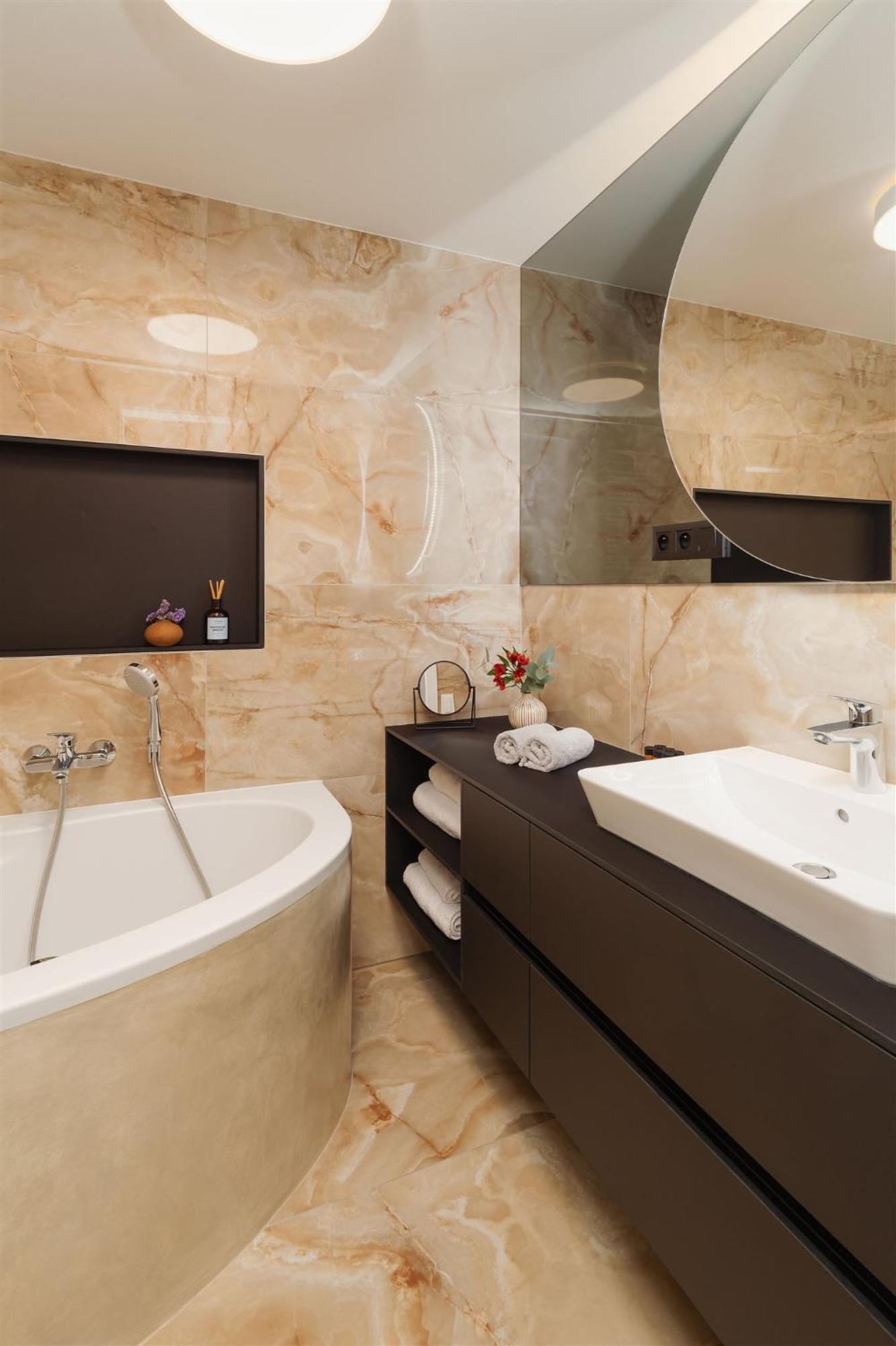 Luxury Sunny Home - Garage Parking, Metro, Balcony, Ps5 With Games Prague Extérieur photo